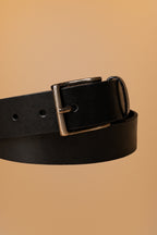 Cinturon de piel negro con hebilla de arco - 1-vista