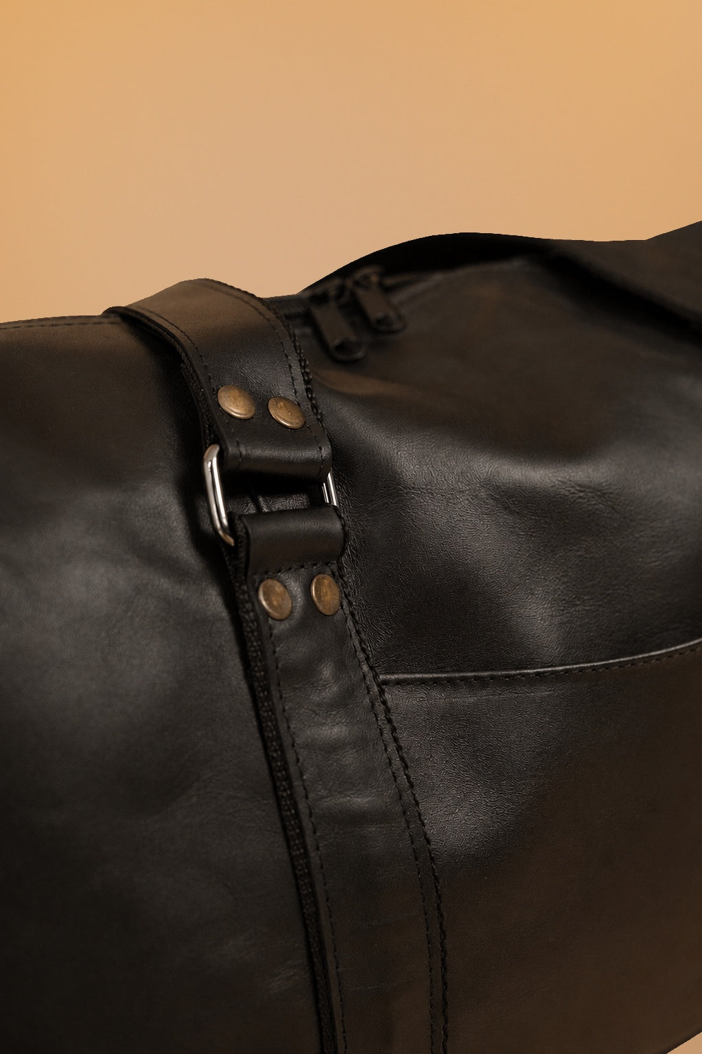OVERNIGHT - Duffel negro con broches - 2-detalle