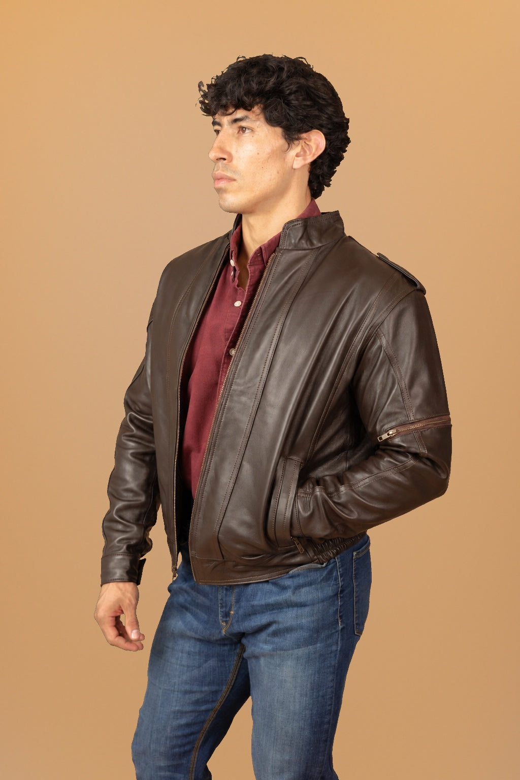 WESTWIND - Chamarra bomber cafe - 2-modelo-tres-cuartos