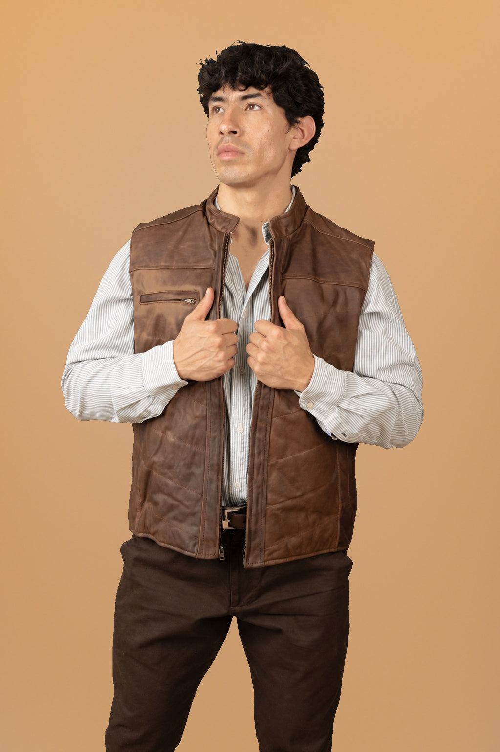 SIERRA - Chaleco cafe oscuro - 2-modelo