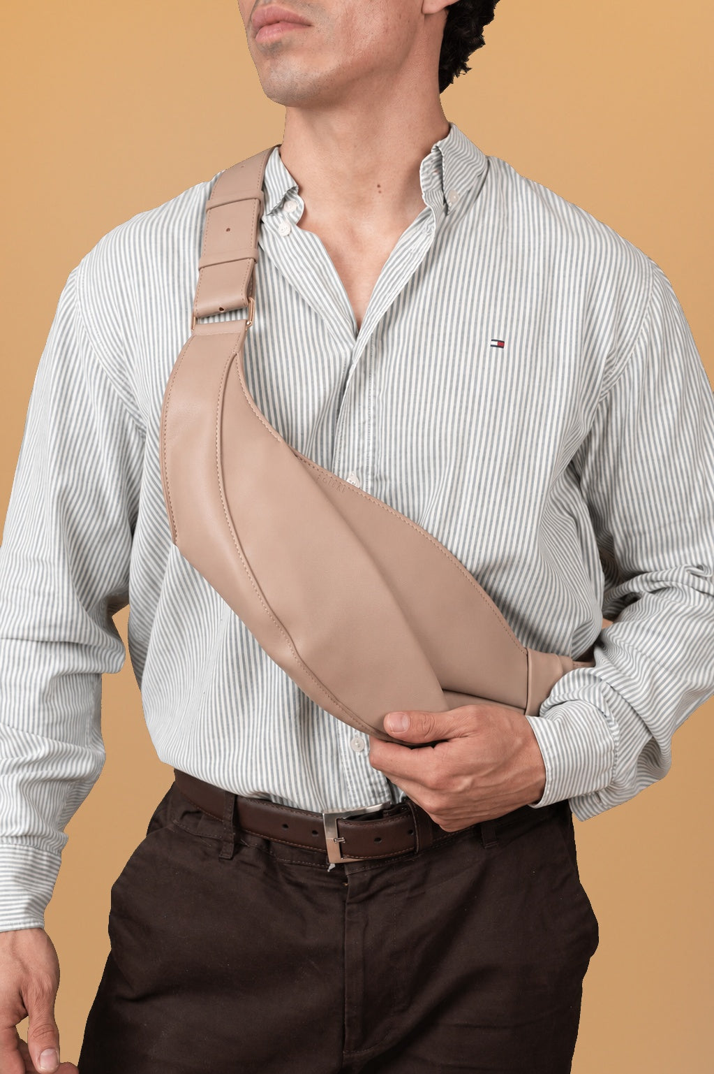 COVENANT - Sling beige media luna - 2-modelo