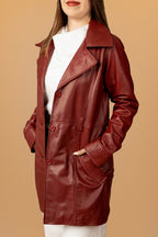 REISS - Trench vino - 3-modelo-tres-cuartos