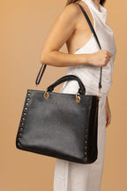 RIFF - Tote negro con tachuelas - 3-modelo