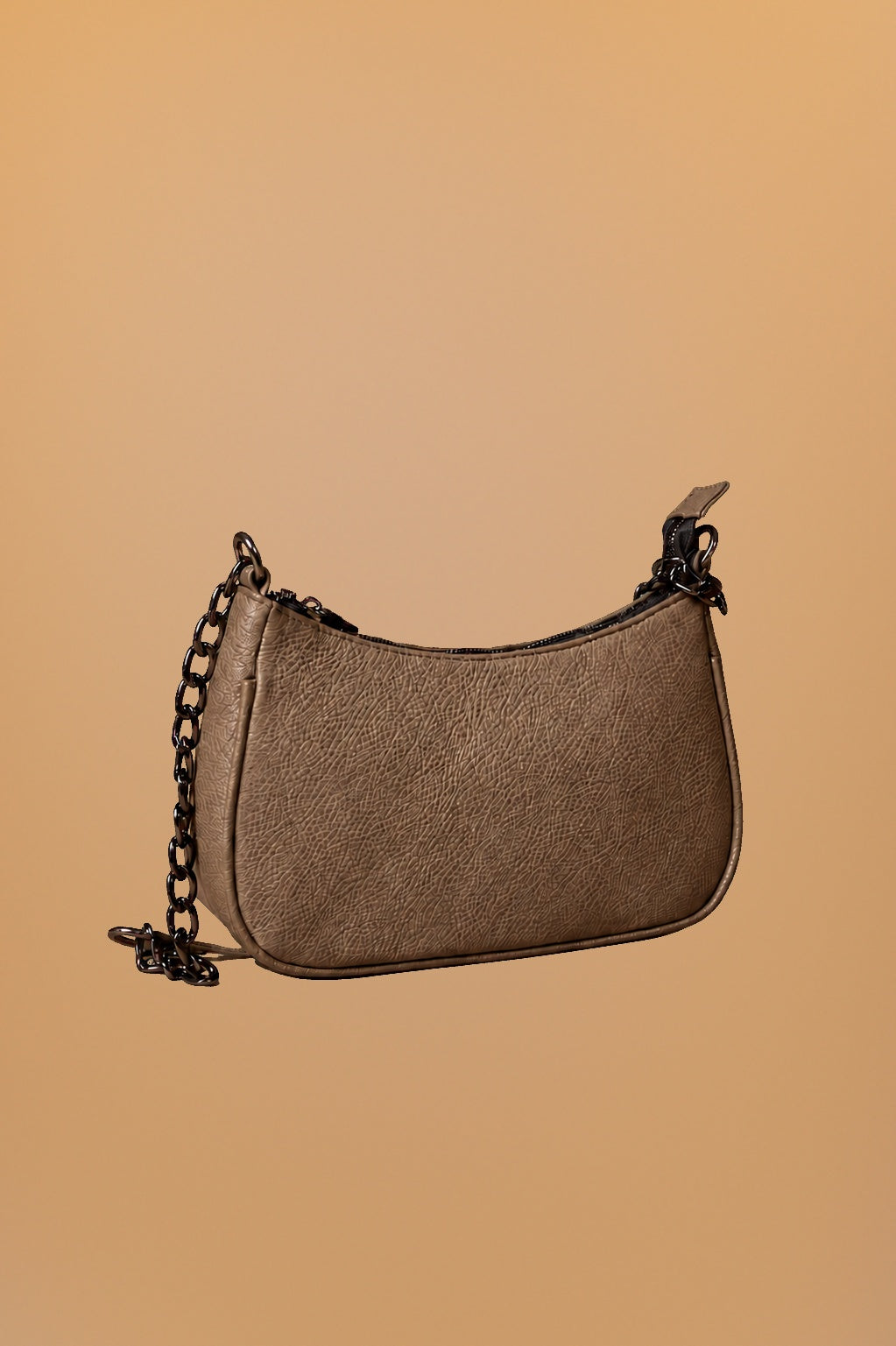 NIGHTCAP - Bolso topo con correa de cadena - ChatGPT Image 31 ago 2026, 18_59_03