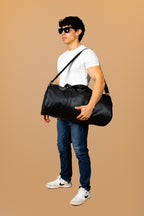OVERNIGHT - Duffel negro con broches - ded7cda6-39ed-4b5f-a828-c3d238d08b82